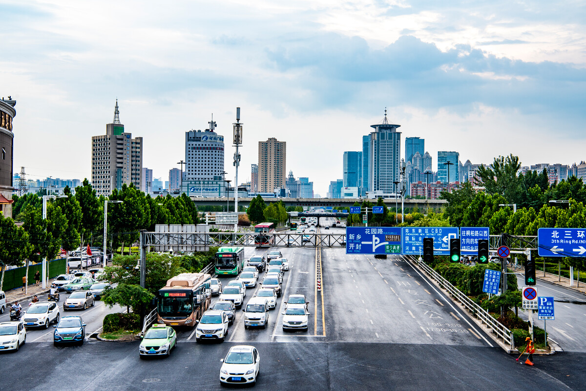 天桥之眼(郑州花园路国泰路天桥)